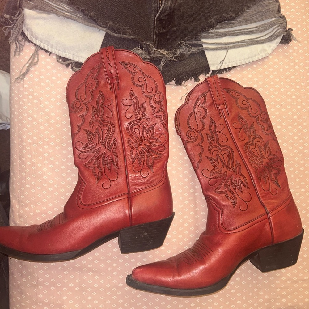 Arita cowboy western boots. Women’s 8.5. Were too big for me. Did not wear.